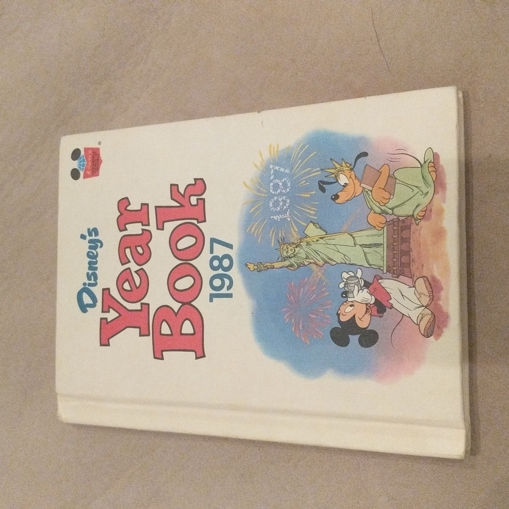 Disney Year Book 1987 Collectible Rare